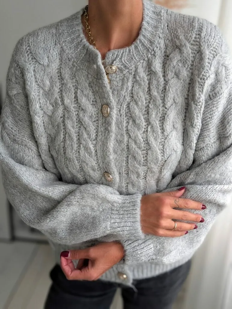 Cardigan mit Zopfmuster HYGGE versch. Farben -SALE