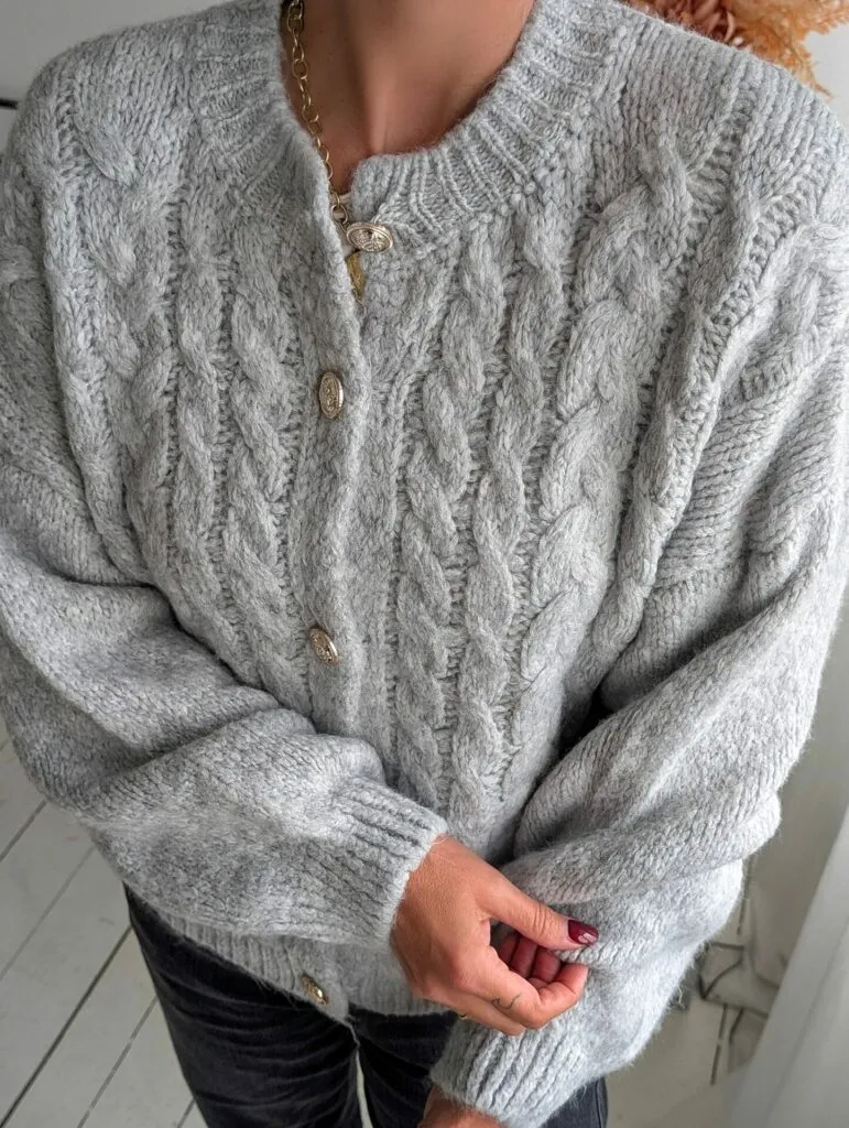 Cardigan mit Zopfmuster HYGGE versch. Farben -SALE